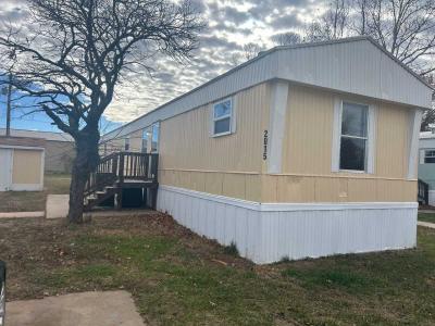 Mobile Home at 2015 W 3Rd Newton, KS 67114