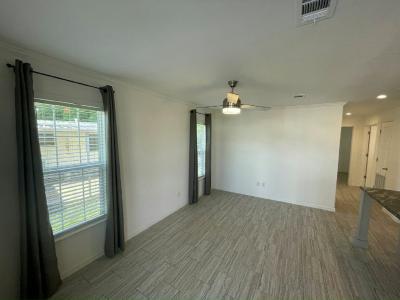 Photo 4 of 21 of home located at 36138 Sand Road Grand Island, FL 32735