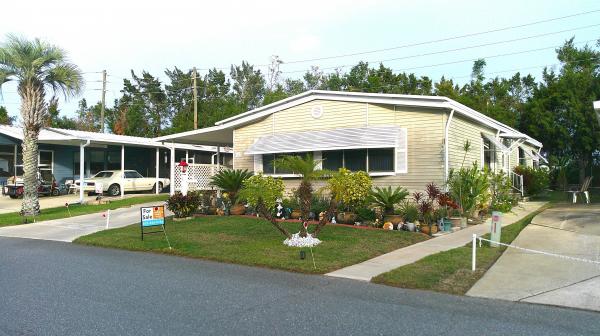 Photo 1 of 2 of home located at 7309 Harbor View Drive Lot 296 Leesburg, FL 34788