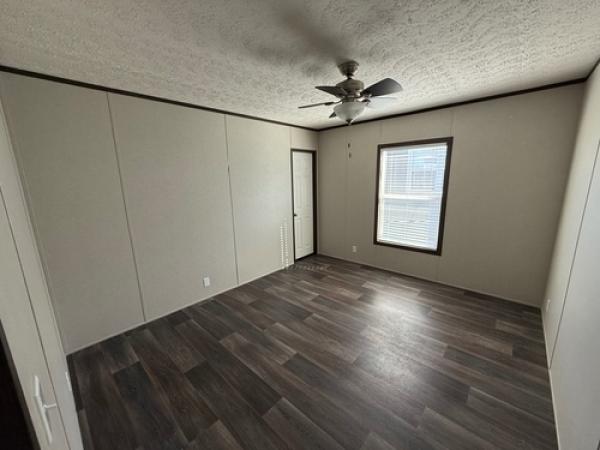2022 BREEZE FARMHOUSE 38CLB28724BH2 Manufactured Home