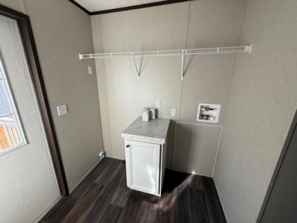 2022 BREEZE FARMHOUSE 38CLB28724BH2 Manufactured Home