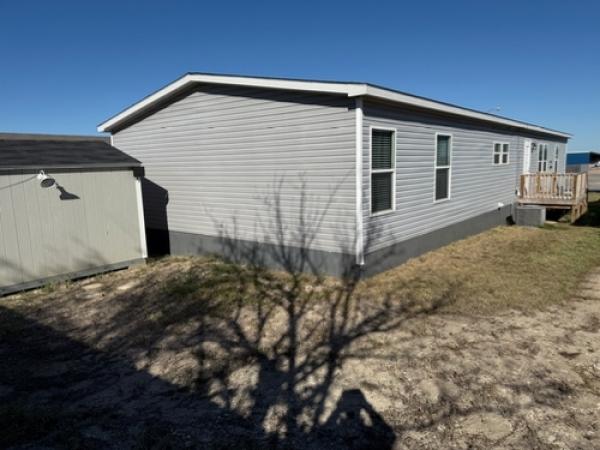 2022 BREEZE FARMHOUSE 38CLB28724BH2 Manufactured Home