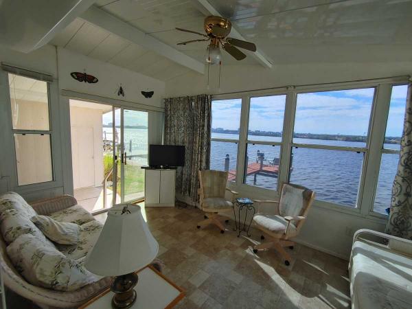 Photo 1 of 2 of home located at 327 3rd St Dr W # 6 Palmetto, FL 34221