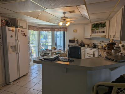 Photo 5 of 17 of home located at 517 Bayshore Dr Auburndale, FL 33823