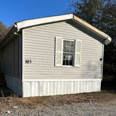 Mobile Home at 103 E Apple Blossom Ln Wellington, KS 67152