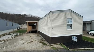 Photo 2 of 12 of home located at 44 Callie Lane Winfield, WV 25213