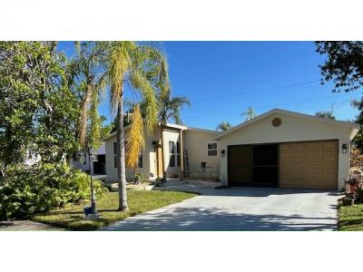 Mobile Home at 5105 Avenida Del Tura North Fort Myers, FL 33903