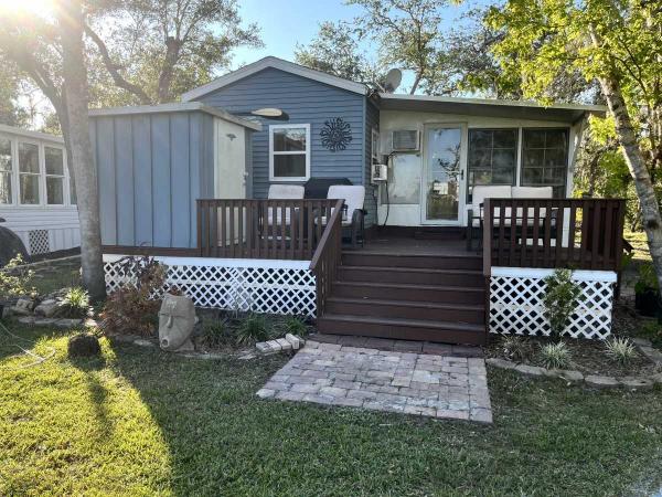 Photo 1 of 2 of home located at 1300 N River Rd Lot R43 Venice, FL 34293