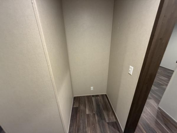 2022 BREEZE FARMHOUSE 38CLB28724BH2 Manufactured Home