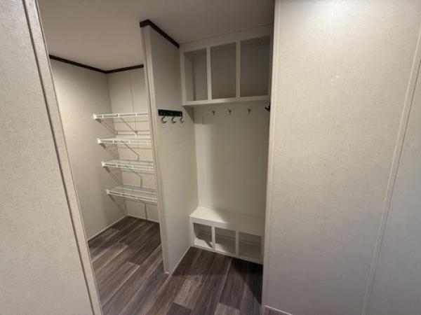 2022 BREEZE FARMHOUSE 38CLB28724BH2 Manufactured Home