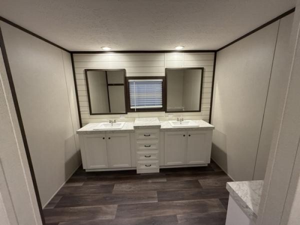 2022 BREEZE FARMHOUSE 38CLB28724BH2 Manufactured Home