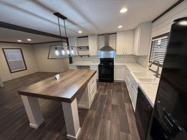2022 BREEZE FARMHOUSE 38CLB28724BH2 Manufactured Home