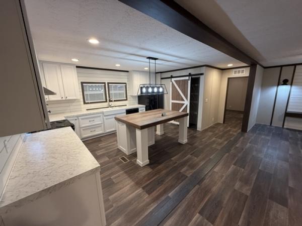2022 BREEZE FARMHOUSE 38CLB28724BH2 Manufactured Home