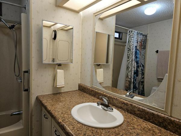 1986 FUQU FX260-24 Mobile Home