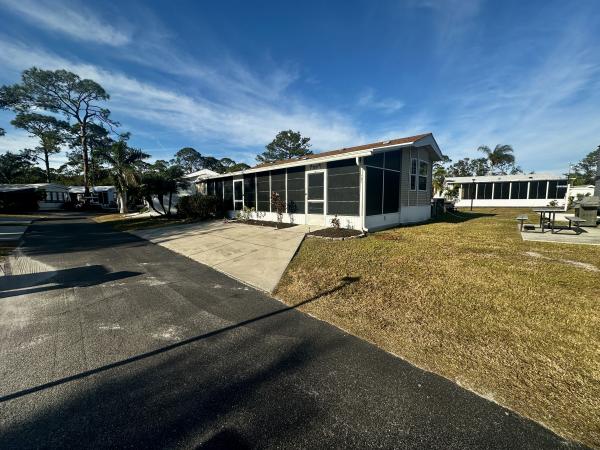 2004  Mobile Home For Sale