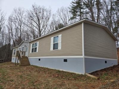 Mobile Home at 1823 Pipers Gap Rd Galax, VA 24333