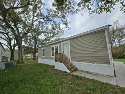 Photo 4 of 11 of home located at 11211 East Bay Rd. Unit 38 Gibsonton, FL 33534