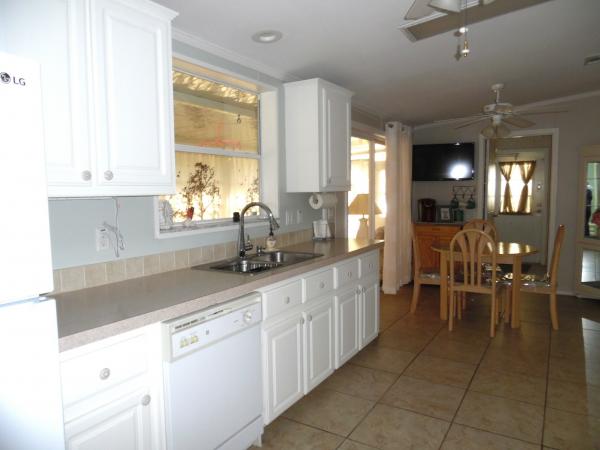 2005 Homes of Merit T16445 Mobile Home