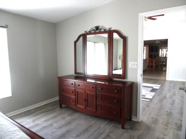 2005 Homes of Merit T16445 Mobile Home