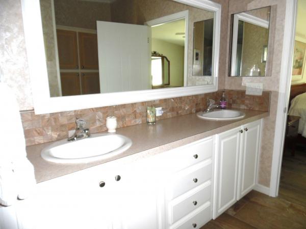 2005 Homes of Merit T16445 Mobile Home