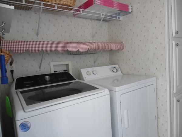 2005 Homes of Merit T16445 Mobile Home