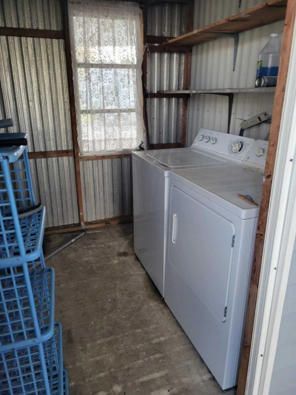 1981 twin Mobile Home
