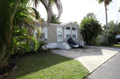 Photo 3 of 20 of home located at 2302 NW 14th Ave. Lot 721 Boynton Beach, FL 33436