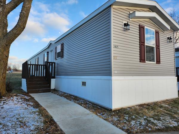 Photo 1 of 2 of home located at 1825 Eastern Drive SW Lot 29 Cedar Rapids, IA 52404