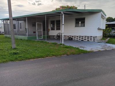 Photo 1 of 10 of home located at 7403 46th Avenue North Lot 52 Saint Petersburg, FL 33709