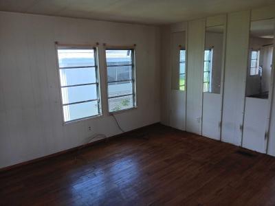 Photo 5 of 10 of home located at 7403 46th Avenue North Lot 52 Saint Petersburg, FL 33709