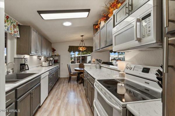 1984 Golden West Home Doublewide / Ground Set  Manufactured Home
