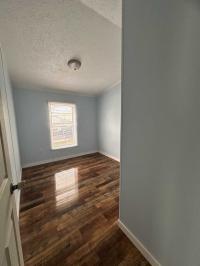 2000 Holly Park Manufactured Home