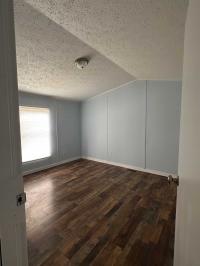 2000 Holly Park Manufactured Home