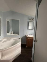 2000 Holly Park Manufactured Home