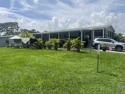 Photo 2 of 25 of home located at 1048 Bull Run Drive Naples, FL 34110