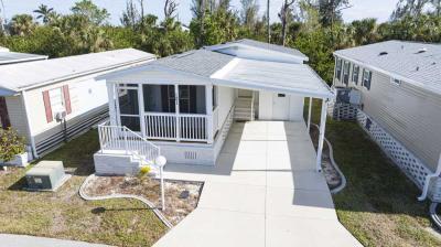 Photo 4 of 37 of home located at 701 Aqui Esta Drive Lot 101 Punta Gorda, FL 33950