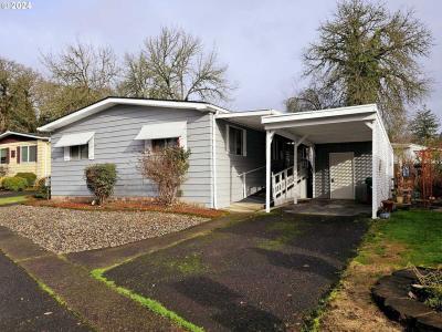 Photo 1 of 30 of home located at 3500 SE Concord Rd, Spc. 70 Milwaukie, OR 97267