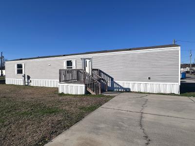 Photo 3 of 3 of home located at 37 Eaglewood Loop Lumberton, NC 28358