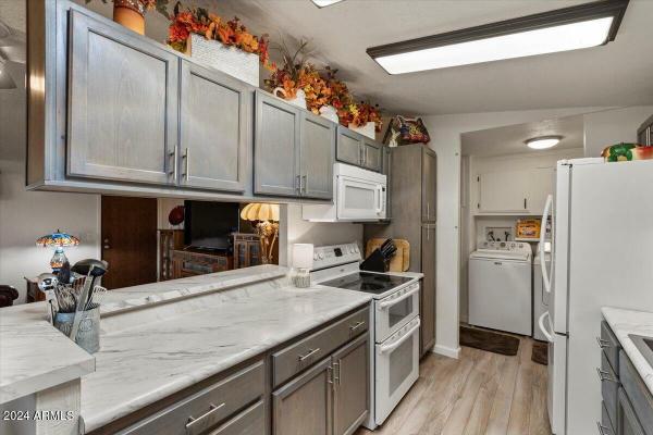 1984 Golden West Home Doublewide / Ground Set  Manufactured Home