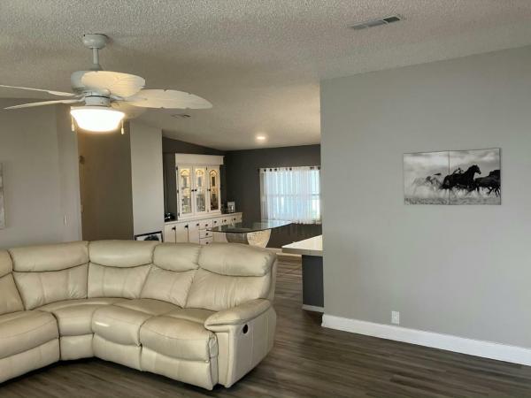 1990 Palm Manufactured Home