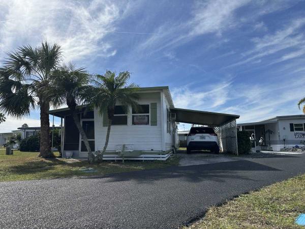 Photo 1 of 2 of home located at 933 Mark Road Leesburg, FL 34748