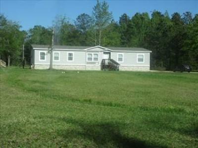 Photo 2 of 13 of home located at 64098 Russell Town Rd Roseland, LA 70456