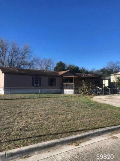 Mobile Home at 896 Apache Dr New Braunfels, TX 78130