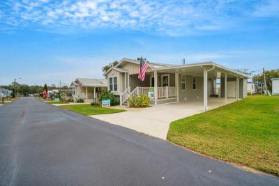 Photo 3 of 27 of home located at 39628 Sweetgum Ave Zephyrhills, FL 33542