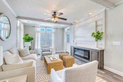 Photo 5 of 31 of home located at 16622 Coral Dr Fort Myers, FL 33908