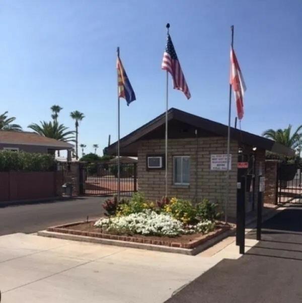 1984 Golden West Home Doublewide / Ground Set  Manufactured Home