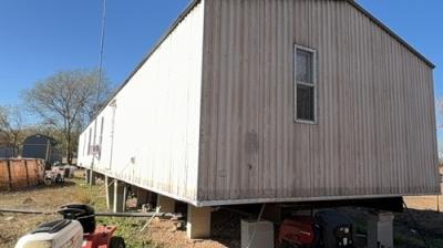 Photo 5 of 21 of home located at 205 De La Garza Ln Poteet, TX 78065