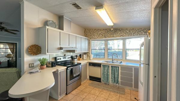 1988 HOME 748-FK-6 Mobile Home