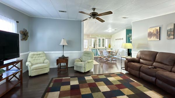 1988 HOME 748-FK-6 Mobile Home