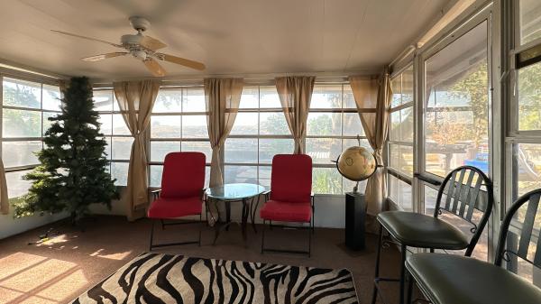 1988 HOME 748-FK-6 Mobile Home